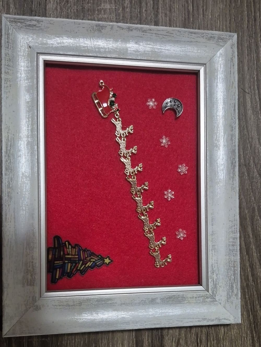 Holiday Reindeer Garland Wall Art - Gold on Red